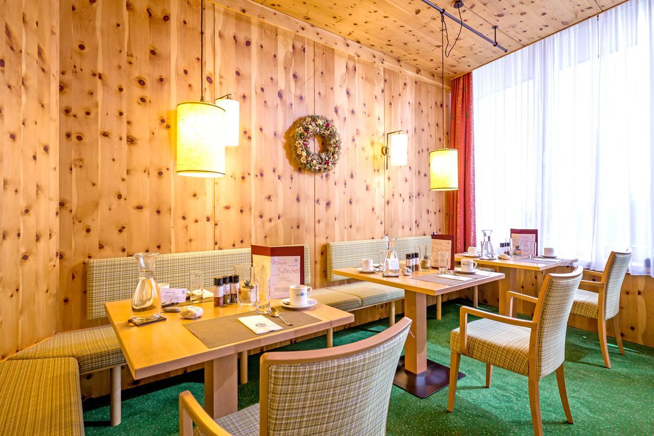 Vivea Gesundheitshotel Bad Goisern Buitenkant foto