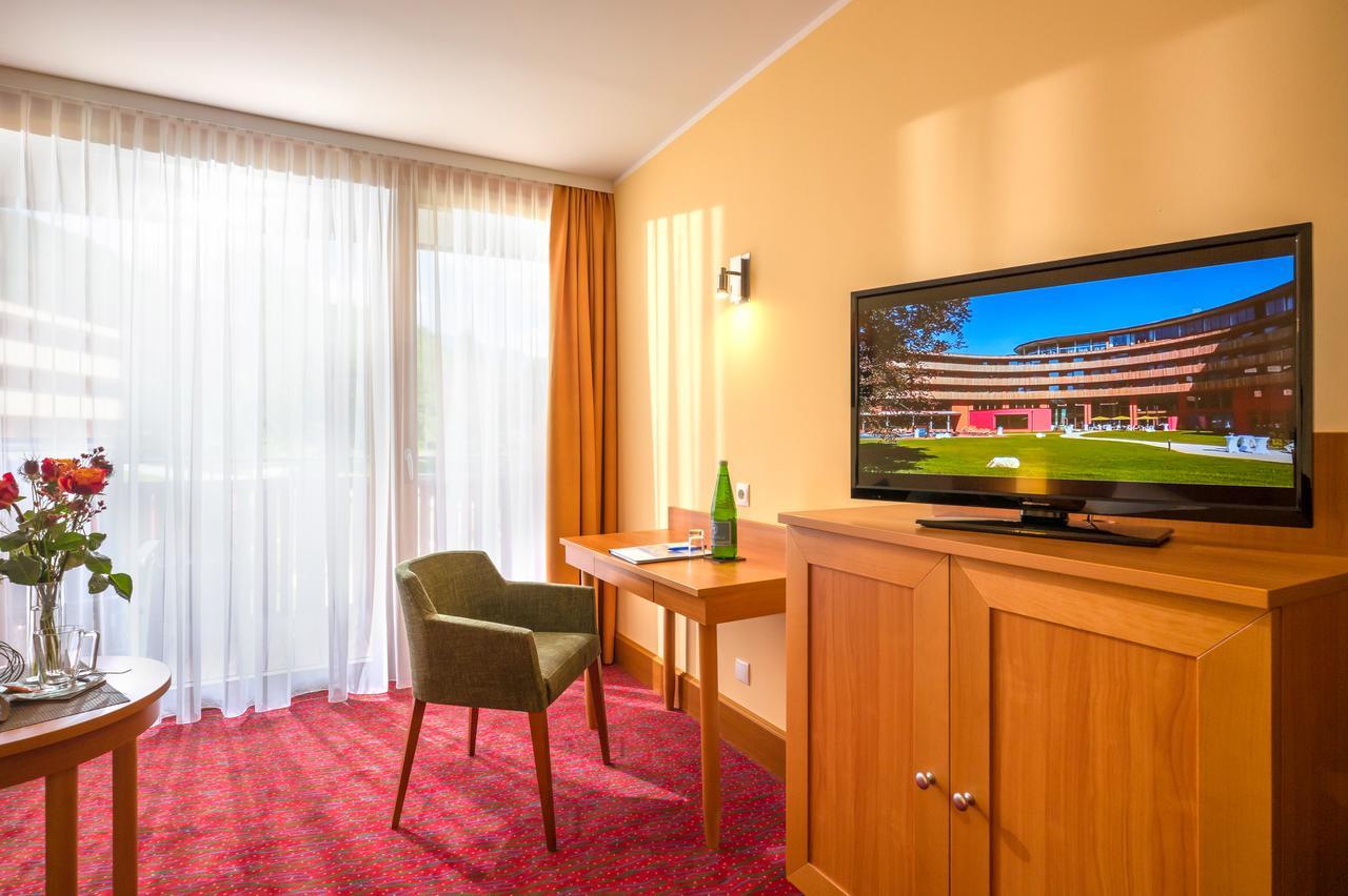 Vivea Gesundheitshotel Bad Goisern Buitenkant foto